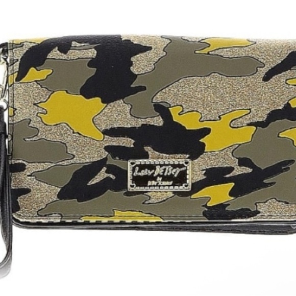 Betsey Johnson luv Camouflage Wristlet with Yellow Accents and glitter NWOT - Picture 1 of 4